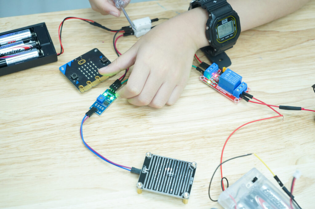 Micro:bit 的應用：從課堂到生活